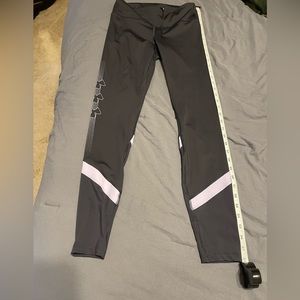 Under Armor compression leggings size Medium